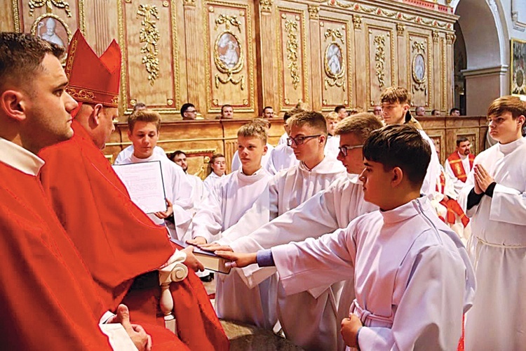 Ubiegłoroczna modlitwa w sanktuarium Matki Bożej Wychowawczyni Powołań Kapłańskich.