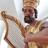 Król Dawid, uważany za autora wielu tych utworów.