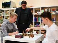 Turniej szachowy w nowosolskim liceum zorganizował ksiądz katecheta