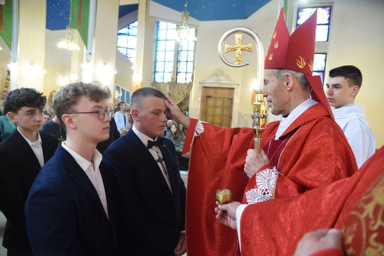 Bierzmowanie w parafii św. Heleny w Nowym Sączu 2024