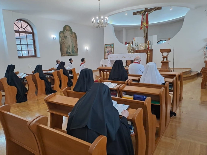 Błogosławiona rodzinach Ulmów w domach zakonnych