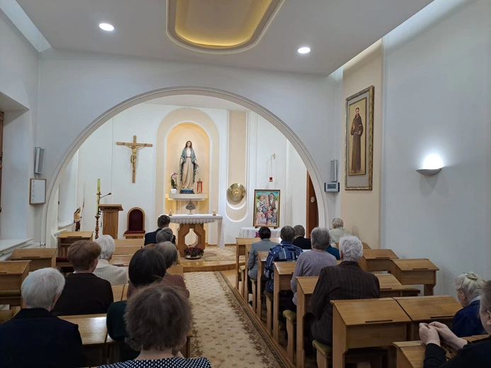 Błogosławiona rodzinach Ulmów w domach zakonnych