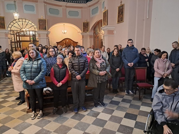 Błogosławiona rodzinach Ulmów w domach zakonnych