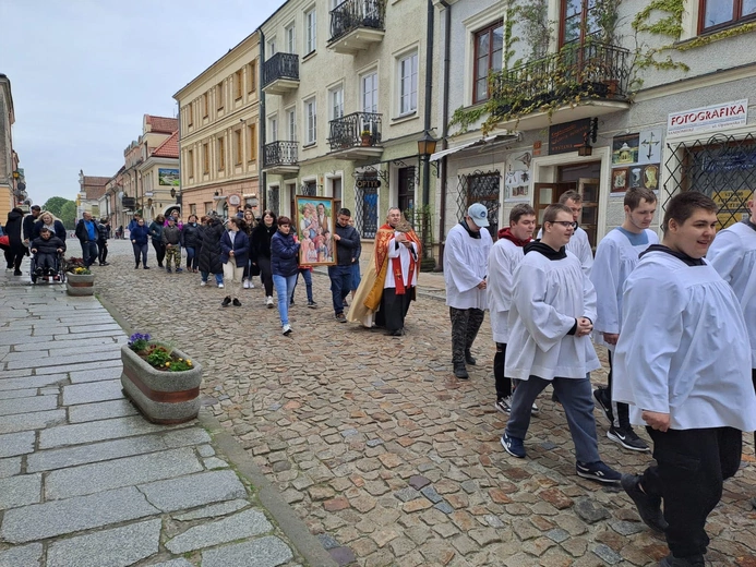 Błogosławiona rodzinach Ulmów w domach zakonnych