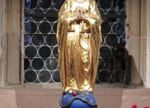 Figura Matki Bożej z katedry w Strasburgu, przed którą modlili się Schuman i Adenauer