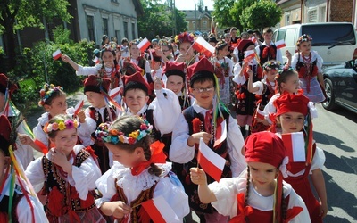 Stalowa Wola. 3 maja na rozwadowskim rynku