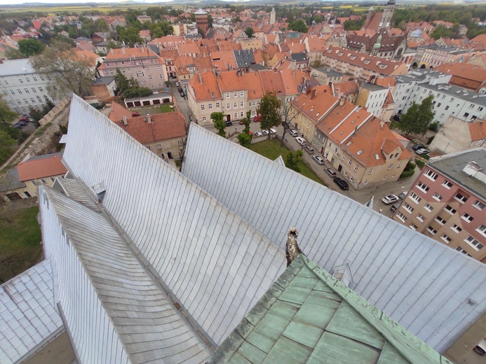 Jawor. Remont dachu... a nawet trzech