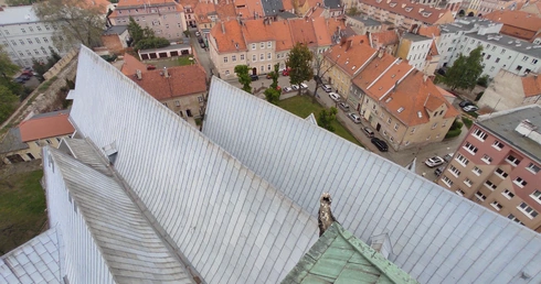 Jawor. Remont dachu... a nawet trzech