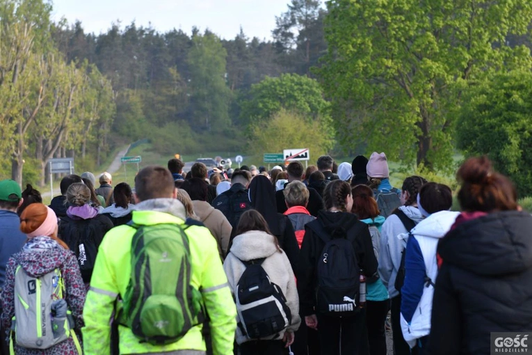 Pielgrzymka powołaniowa do Rokitna