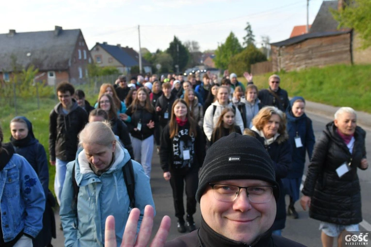 Pielgrzymka powołaniowa do Rokitna