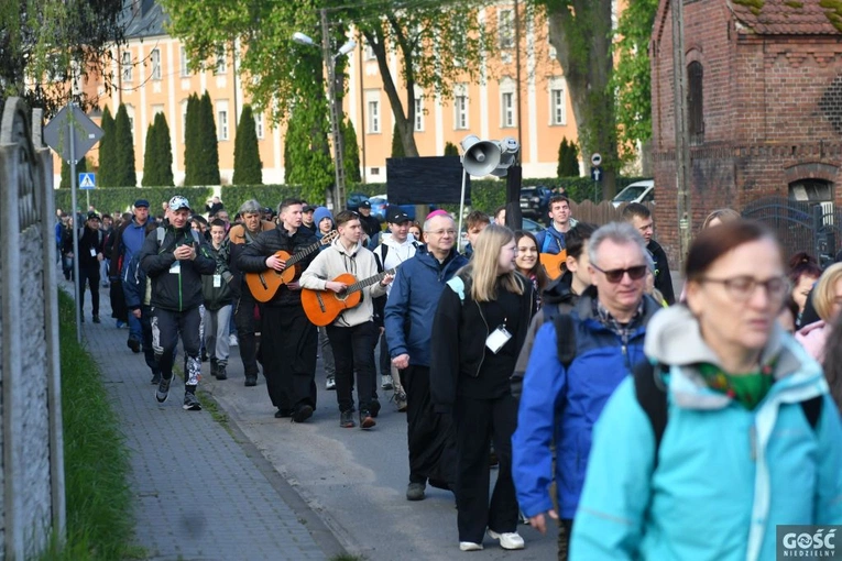 Pielgrzymka powołaniowa do Rokitna