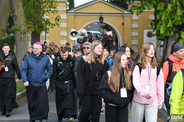 Pielgrzymka powołaniowa do Rokitna