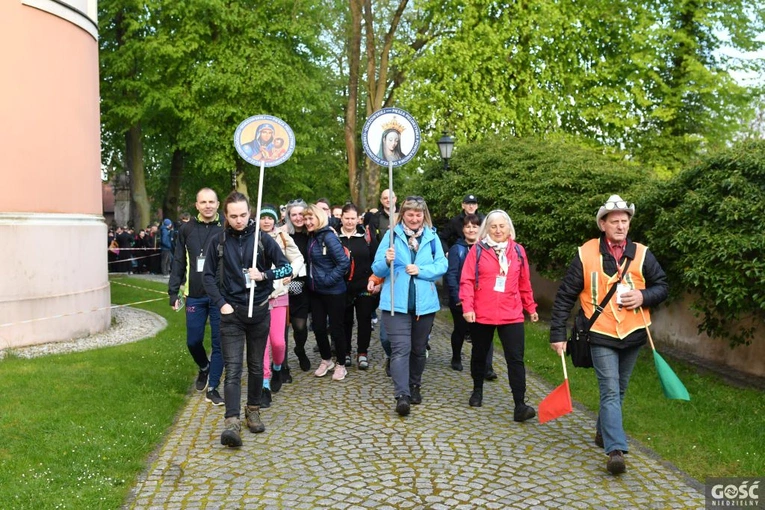 Pielgrzymka powołaniowa do Rokitna