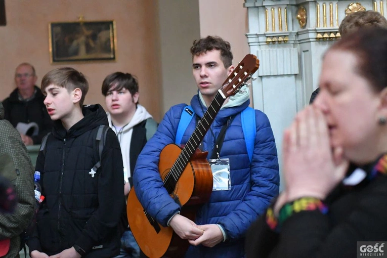 Pielgrzymka powołaniowa do Rokitna