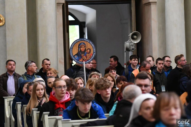 Pielgrzymka powołaniowa do Rokitna