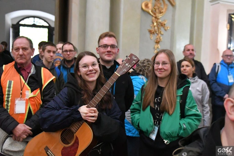 Pielgrzymka powołaniowa do Rokitna