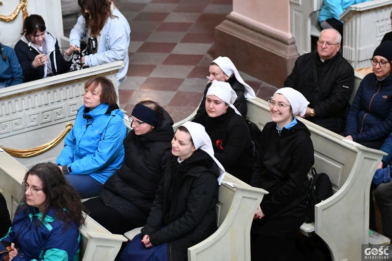 Pielgrzymka powołaniowa do Rokitna