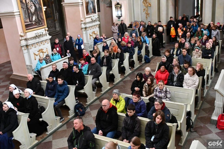 Pielgrzymka powołaniowa do Rokitna