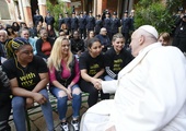 Papież w Wenecji spotkał się z kobietami w więzieniu, z artystami i młodzieżą