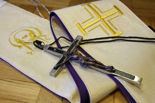 Nuncjusz apostolski przekazał krzyże misyjne misjonarzom