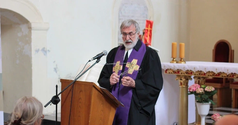 Chróstnik. Poelchau i drut kolczasy