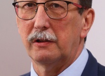 Prof. Jan Żaryn jest historykiem, profesorem nauk humanistycznych, wykładowcą na UKSW, był senatorem IX kadencji