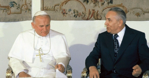 Spotkanie Jana Pawła II z Edwardem Gierkiem podczas pierwszej pielgrzymki do ojczyzny w 1979 r.