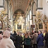 Jednym z najcenniejszych zabytków w bazylice są renesansowe polichromie na sklepieniu nawy głównej.