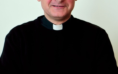 Duszpasterz jest również proboszczem parafii św. Mateusza Ewangelisty w Olsztynie.