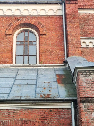 Pilnej naprawy wymaga dach zabytkowego kościoła.