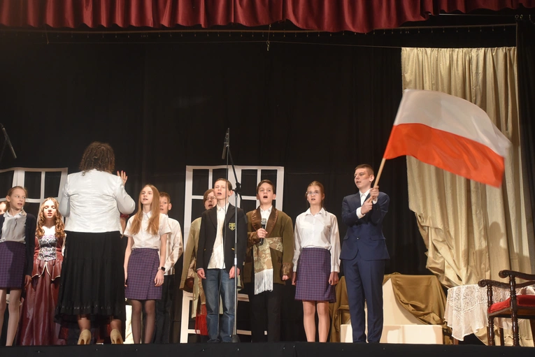 Patriotyczne przedstawienie w Pijarskiej