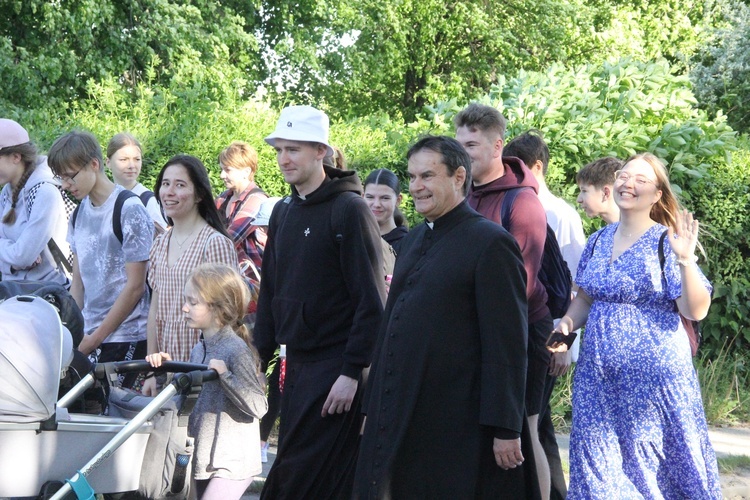 Pielgrzymka z siostrami służebniczkami z Tarnowa do Tuchowa