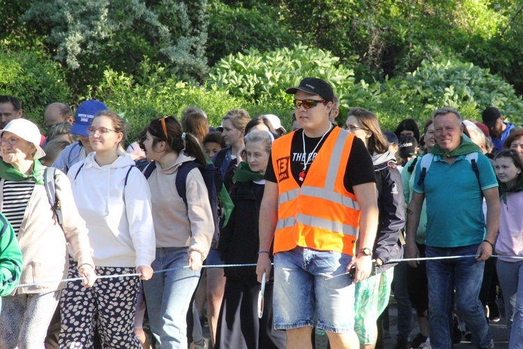 Pielgrzymka z siostrami służebniczkami z Tarnowa do Tuchowa