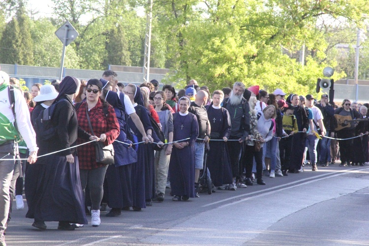 Pielgrzymka z siostrami służebniczkami z Tarnowa do Tuchowa