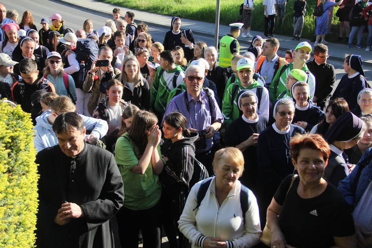 Pielgrzymka z siostrami służebniczkami z Tarnowa do Tuchowa