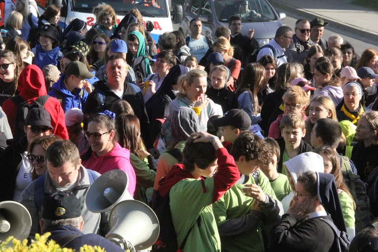 Pielgrzymka z siostrami służebniczkami z Tarnowa do Tuchowa