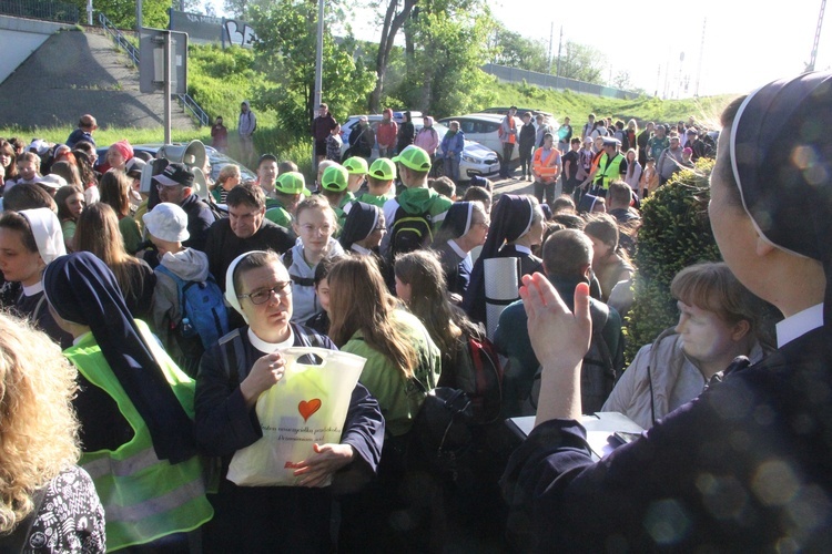 Pielgrzymka z siostrami służebniczkami z Tarnowa do Tuchowa