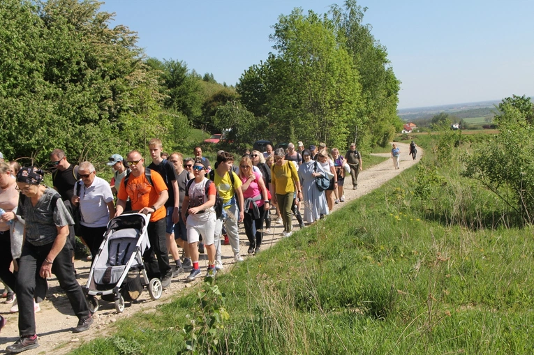 Piesza Pielgrzymka do sanktuarium Matki Bożej Dobrej Rady w Sulistrowiczkach