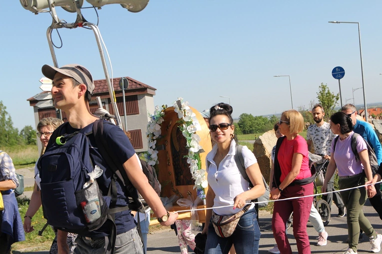 Piesza Pielgrzymka do sanktuarium Matki Bożej Dobrej Rady w Sulistrowiczkach