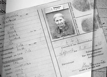 Ausweis Marianny Biernackiej, czyli wydany przez władze okupacyjne dokument potwierdzający tożsamość.