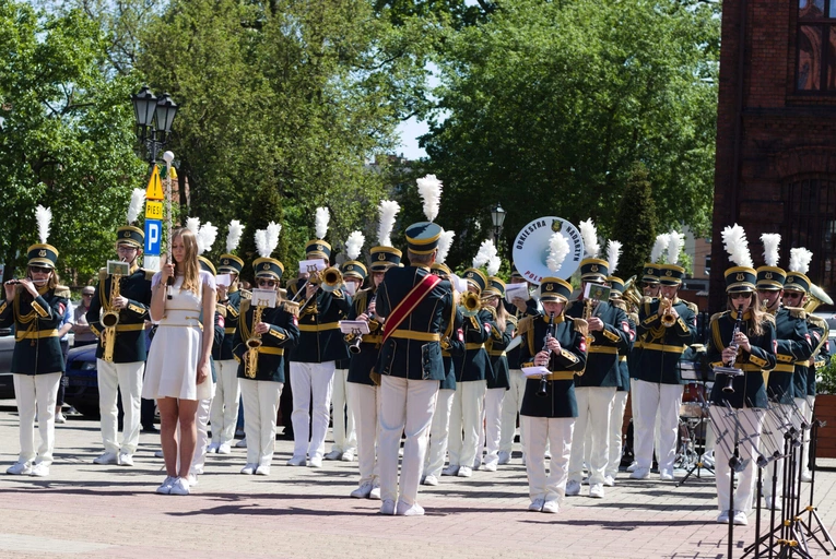 Koncert i żywa flaga