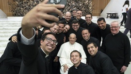 Papież: Proboszczowie muszą towarzyszyć wspólnotom wiernych i być wiarygodni