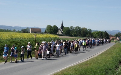 Dlaczego warto słuchać się Mamy? XXII Piesza Pielgrzymka do Sulistrowiczek