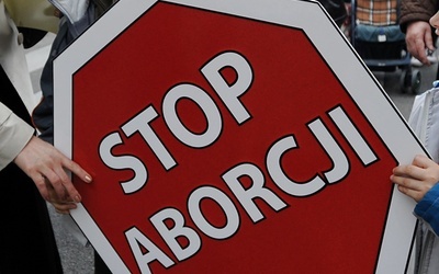 Zakaz aborcji powoduje zmniejszenie liczby zgonów kobiet z powodu ciąży, porodu i połogu – najnowsze dane z USA