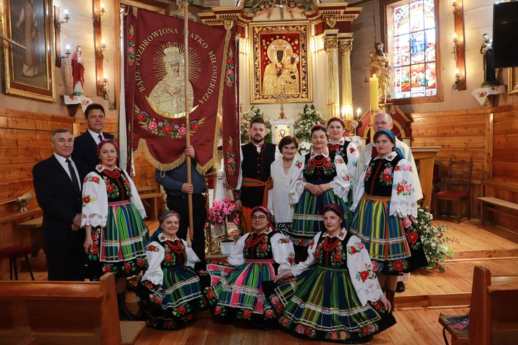 Poświęcenie chorągwi procesyjnej w Słupi