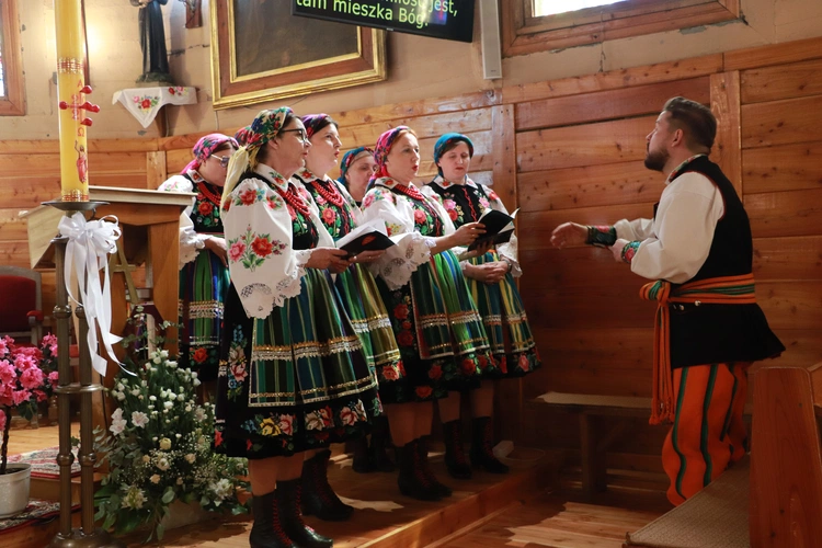 Poświęcenie chorągwi procesyjnej w Słupi