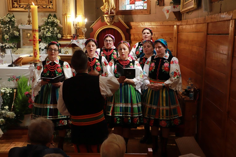 Poświęcenie chorągwi procesyjnej w Słupi