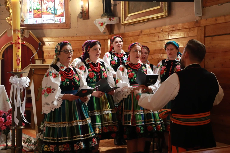 Poświęcenie chorągwi procesyjnej w Słupi
