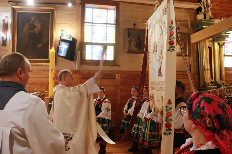 Poświęcenie chorągwi procesyjnej w Słupi