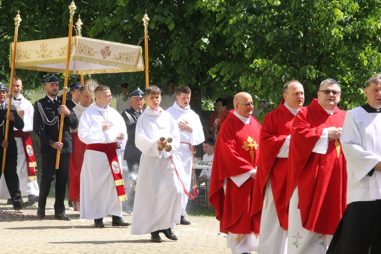 Uszew. 200 lat od konsekracji kościoła